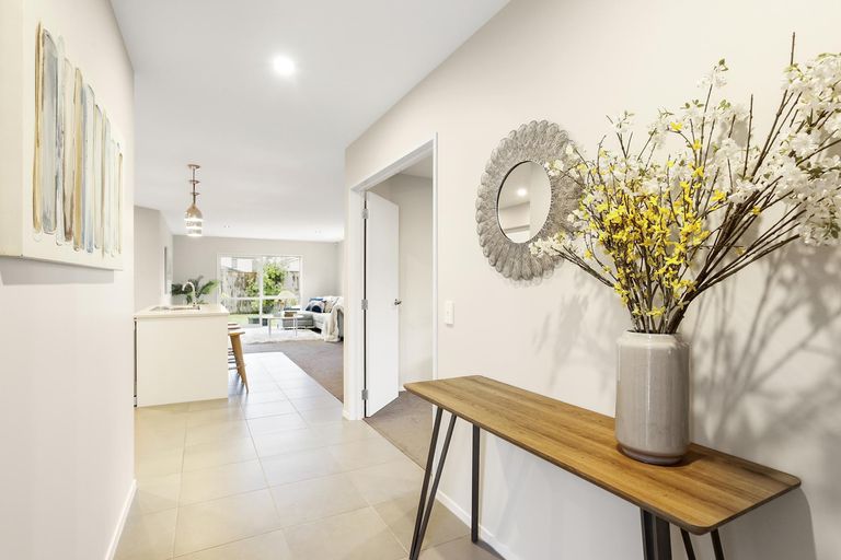 Photo of property in 31a Cliff View Drive, Green Bay, Auckland, 0604