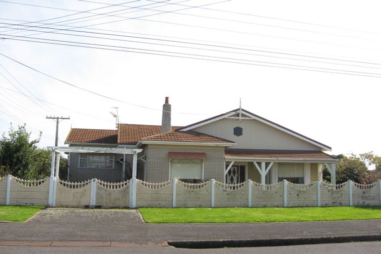 Photo of property in 110 Hine Street, New Plymouth, 4310