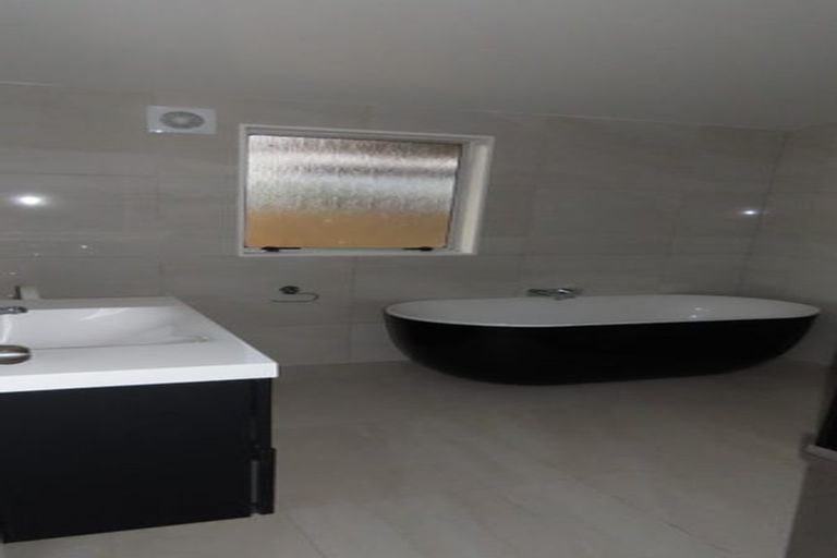 Photo of property in 77 Chichester Drive, Rosehill, Papakura, 2113