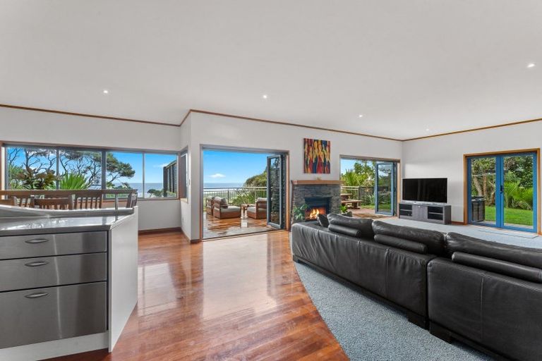 Photo of property in 84 Domain Crescent, Muriwai, Waimauku, 0881