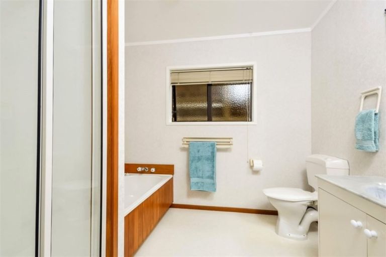 Photo of property in 1/35 Aberdeen Road, Castor Bay, Auckland, 0620