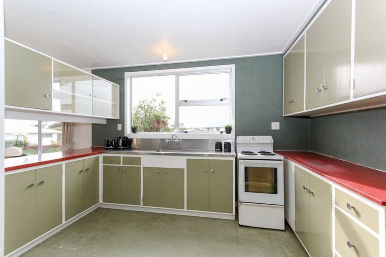 Photo of property in 19 Leon Place, Waitara, 4320