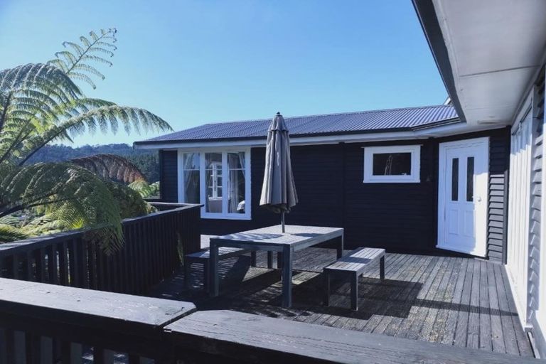 Photo of property in 76 Wyndham Road, Pinehaven, Upper Hutt, 5019