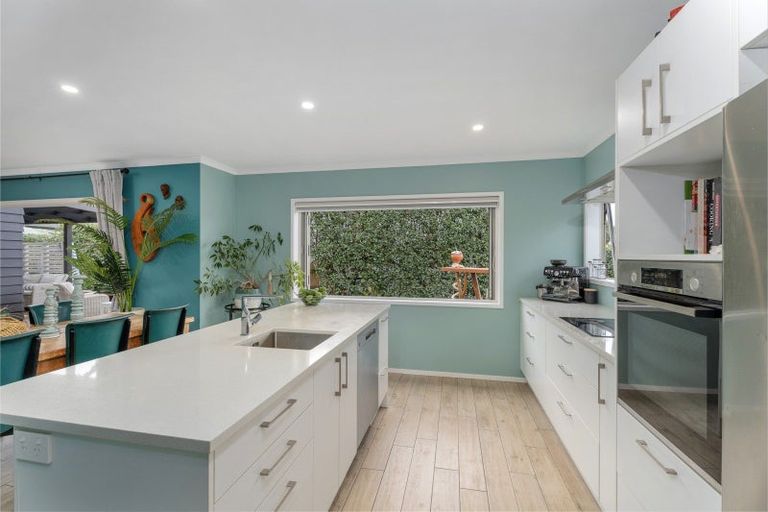 Photo of property in 56 Hahei Beach Road, Hahei, Whitianga, 3591