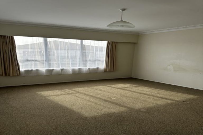 Photo of property in 12 Halberg Street, Papakura, 2110