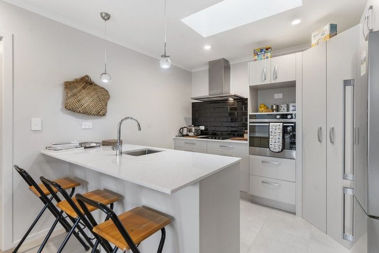 Photo of property in 42 Feist Street, Carterton, 5713