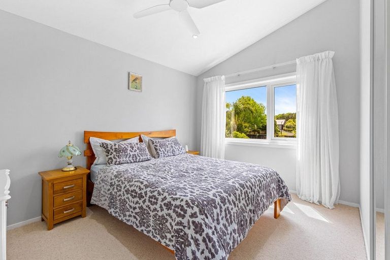 Photo of property in 17 Rheingold Place, Huapai, Kumeu, 0810
