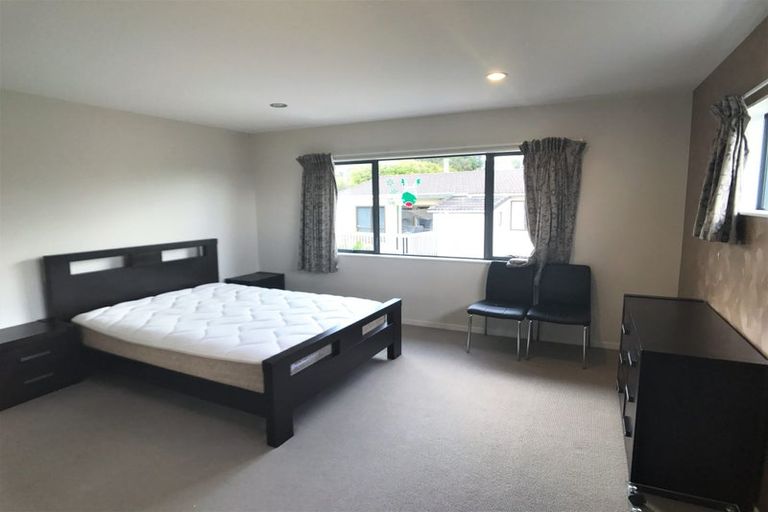 Photo of property in 28b Roberts Road, Glenfield, Auckland, 0629