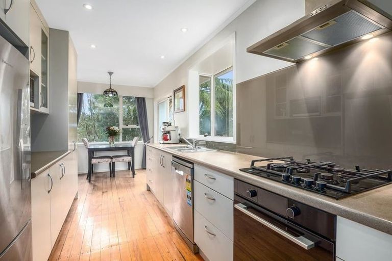 Photo of property in 3 Mckelvey Place, Tawa, Wellington, 5028