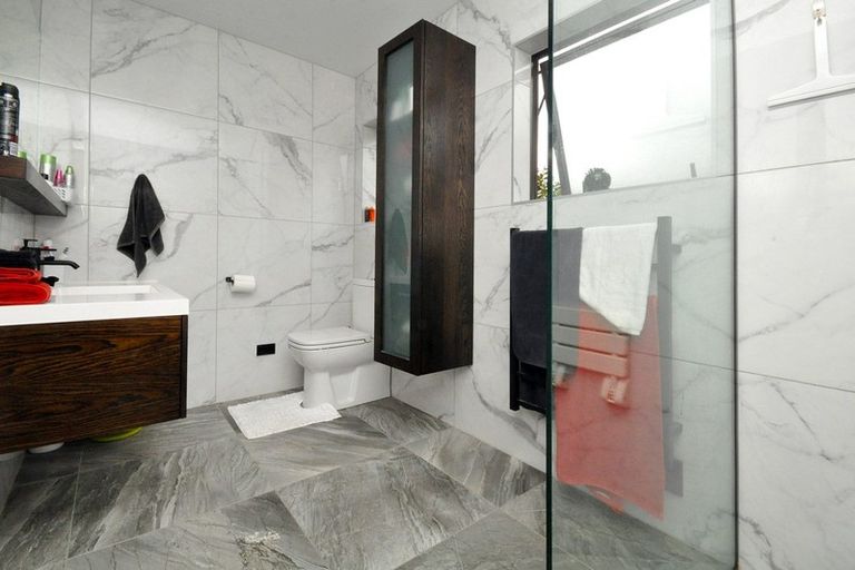 Photo of property in 2/288 Queen Street, Pukekohe, 2120