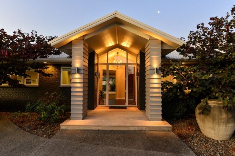 Photo of property in 2 Amokura Crescent, Flagstaff, Hamilton, 3210