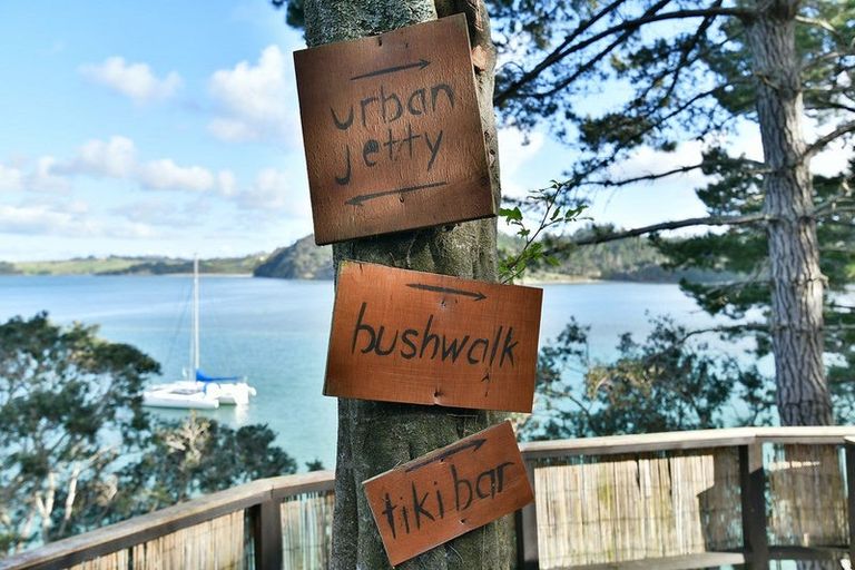 Photo of property in 254 Wade River Road, Wade Heads, Whangaparaoa, 0932