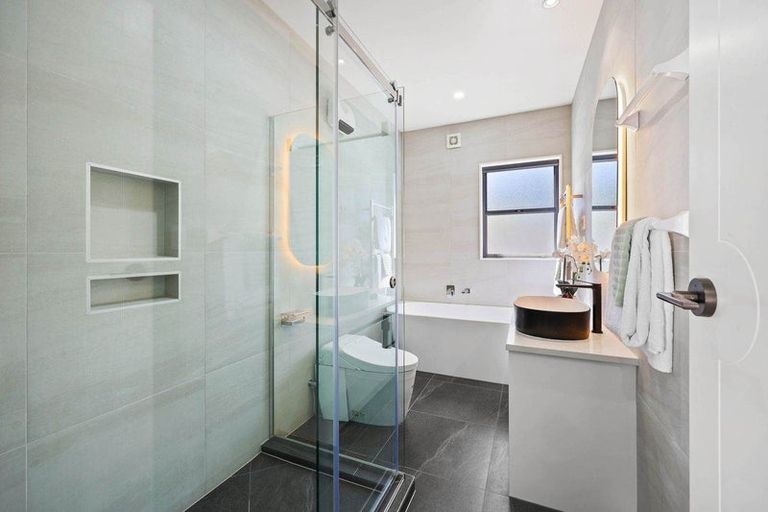 Photo of property in 41 Compass Way, Half Moon Bay, Auckland, 2012