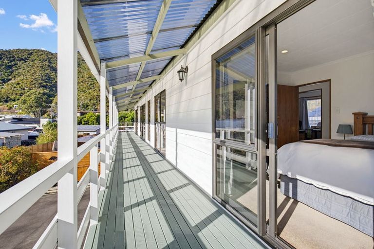 Photo of property in 296 Waikawa Road, Waikawa, Picton, 7220