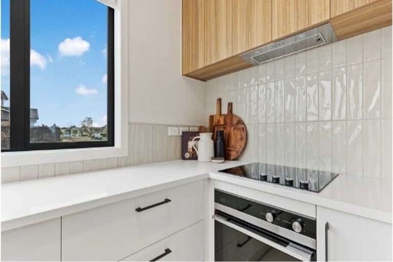 Photo of property in 9 Rarangi Mai Lane, Karaka, 2113