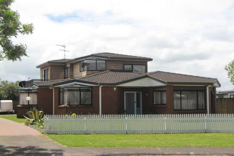 Photo of property in 26 Gardone Terrace, Conifer Grove, Takanini, 2112