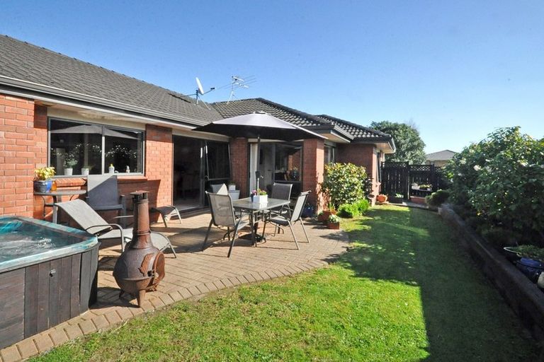 Photo of property in 219 Carnoustie Drive, Wattle Downs, Auckland, 2103