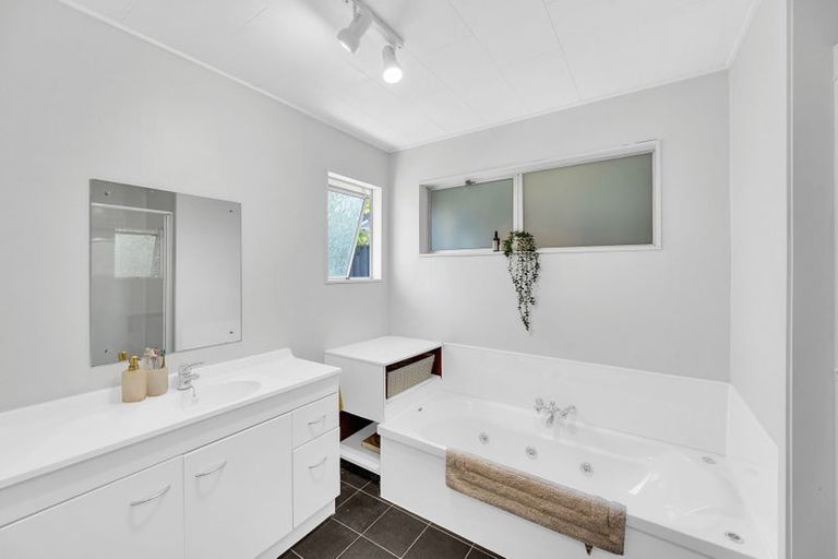 Photo of property in 14 Williamson Road, Clive, 4102