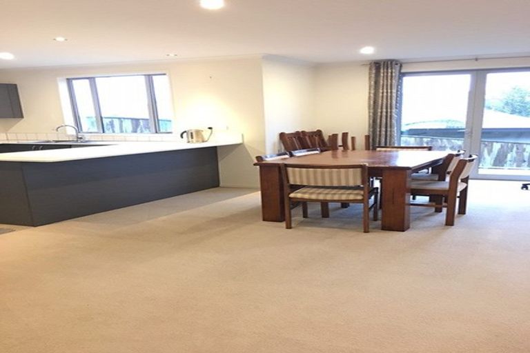 Photo of property in 20 Exeter Place, Unsworth Heights, Auckland, 0632