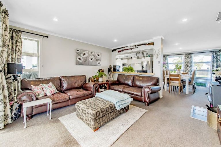 Photo of property in 21 Shillingford Boulevard, Rolleston, 7615