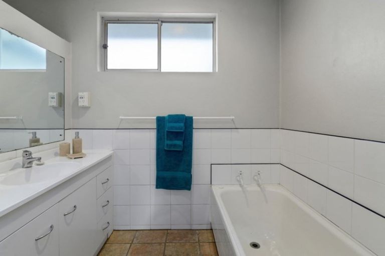 Photo of property in 1 Neri Crescent, Pomare, Rotorua, 3015