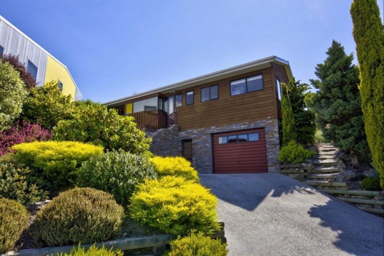 Photo of property in 71 Cedar Drive, Kelvin Heights, Queenstown, 9300