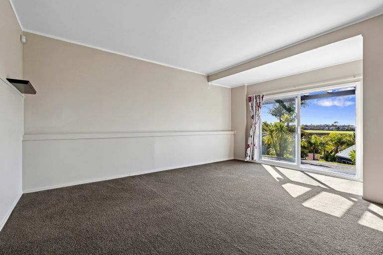 Photo of property in 1/15 Valdese Rise, Browns Bay, Auckland, 0630