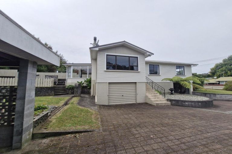Photo of property in 5 Hillside Crescent, Westown, New Plymouth, 4310