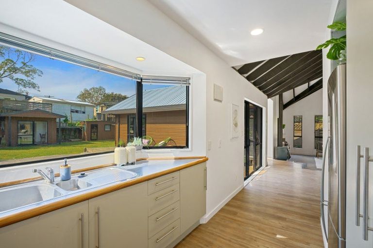 Photo of property in 18 Makora Road, Otaihanga, Paraparaumu, 5036