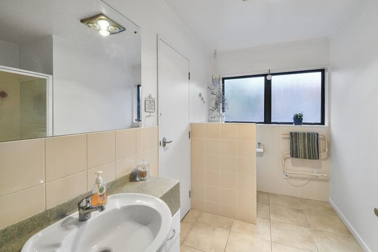 Photo of property in 1 Amarillo Place, Manurewa, Auckland, 2105