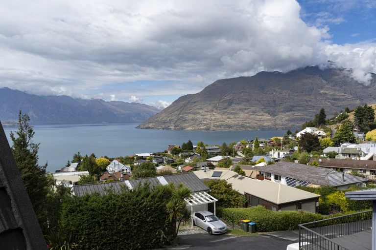Photo of property in 40 Avalon Crescent, Fernhill, Queenstown, 9300