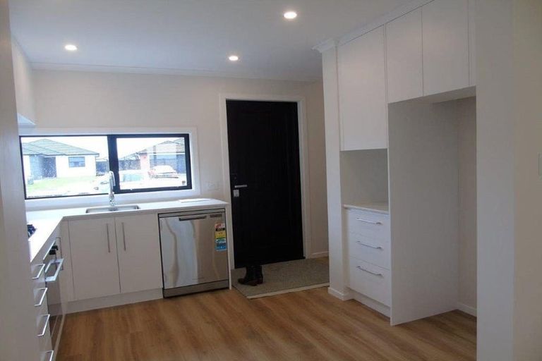 Photo of property in 14 Dahl Drive, Wallaceville, Upper Hutt, 5018