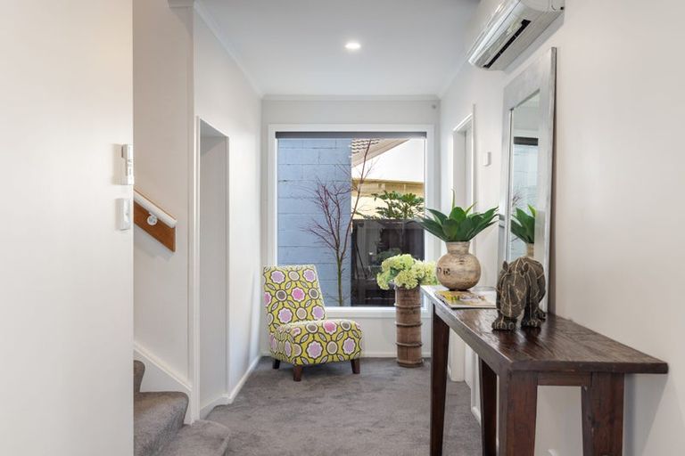 Photo of property in 73 Grahams Road, Burnside, Christchurch, 8041