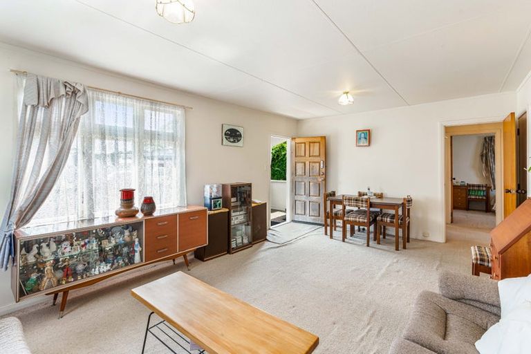 Photo of property in 115 Sunnyside Road, Sunnyvale, Auckland, 0612