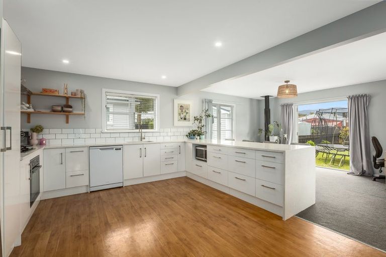 Photo of property in 5 Dunn Street, Wainuiomata, Lower Hutt, 5014