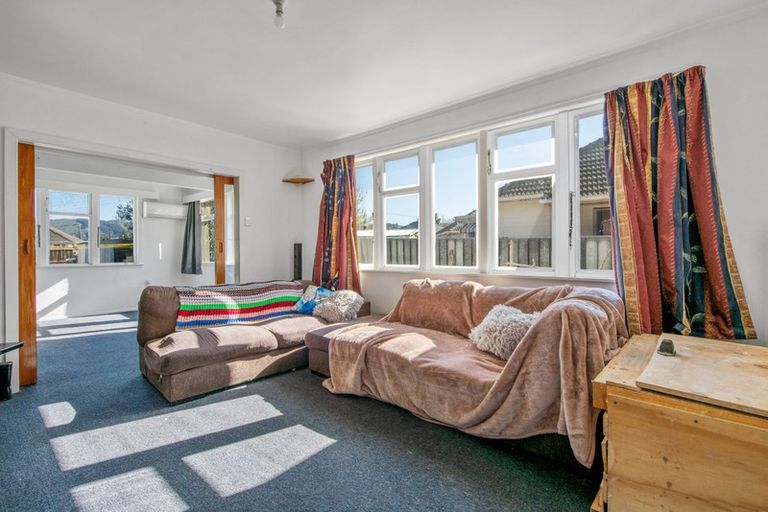 Photo of property in 43 Chapman Crescent, Naenae, Lower Hutt, 5011