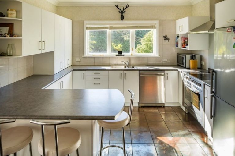 Photo of property in 4 Bell Street, Tawa, Wellington, 5028