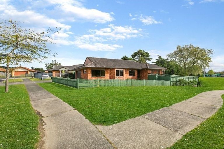 Photo of property in 15 Carisbrook Crescent, Papakura, 2110