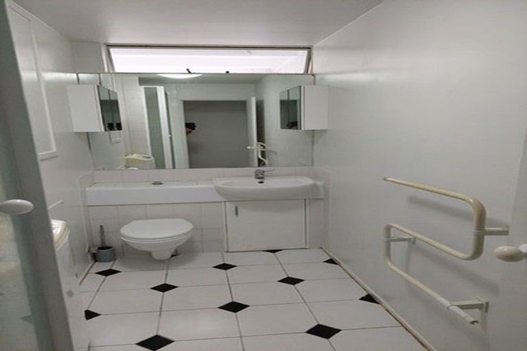 Photo of property in 17/67 Princes Street, Northcote Point, Auckland, 0627