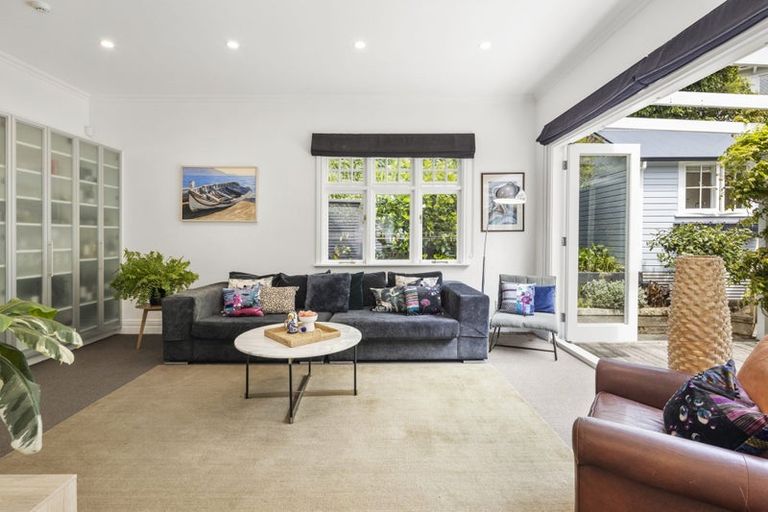 Photo of property in 56 Glen Road, Kelburn, Wellington, 6012