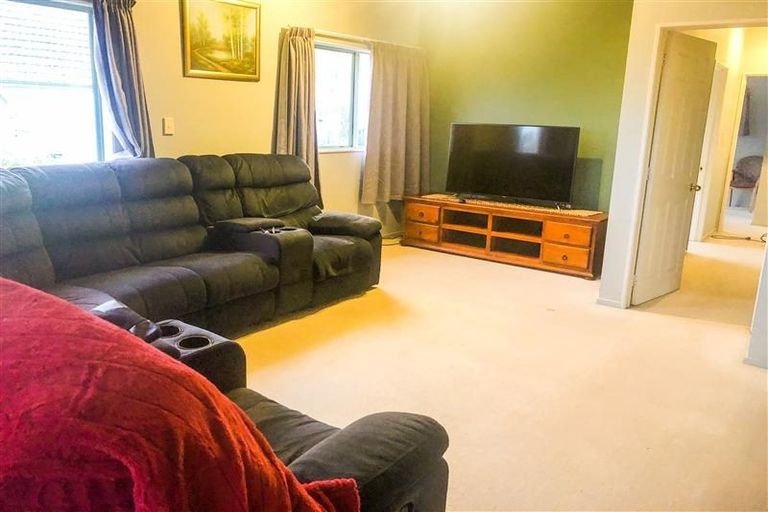 Photo of property in 123 Hobsonville Road, West Harbour, Auckland, 0618