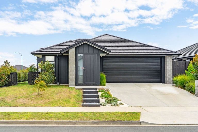 Photo of property in 1 Monaro Place, Papamoa, 3118
