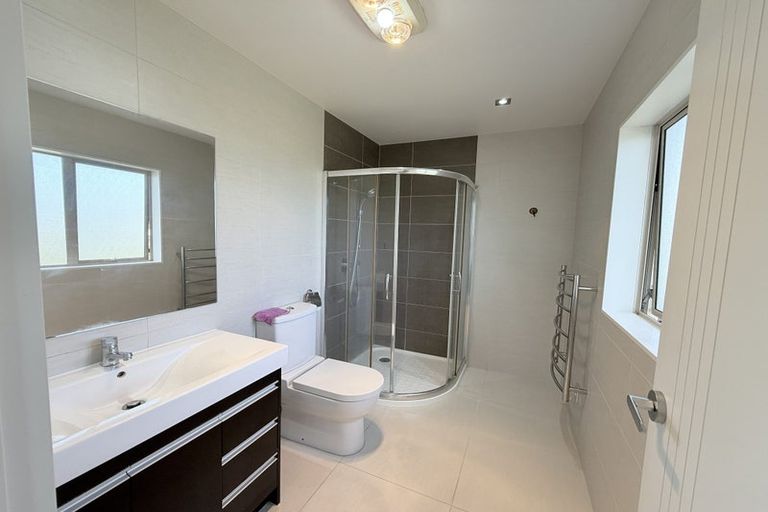 Photo of property in 76 Laurel Oak Drive, Schnapper Rock, Auckland, 0632