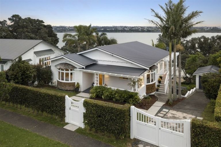 Photo of property in 11 Beresford Street, Bayswater, Auckland, 0622