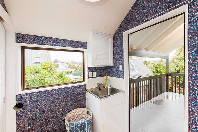 Photo of property in 25 Heathcote Place, Fitzherbert, Palmerston North, 4410