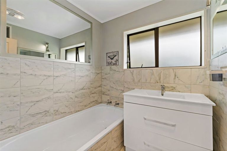 Photo of property in 2/160 Stapleford Crescent, Browns Bay, Auckland, 0630