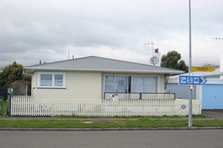Photo of property in 176 Cambridge Street, Levin, 5510