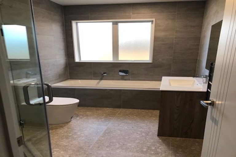 Photo of property in 6 Ahorangi Road, Silverdale, 0932