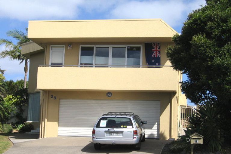 Photo of property in 29 Pupuke Road, Birkenhead, Auckland, 0627
