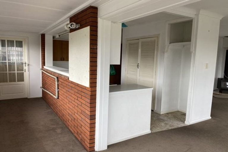 Photo of property in 3/69 Royal View Road, Te Atatu South, Auckland, 0610